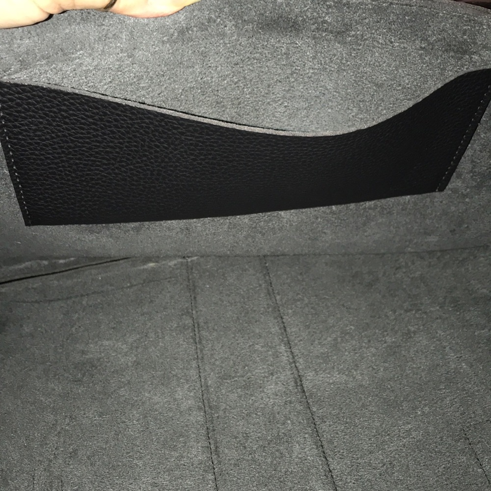 Vince Camuto tote - Picture 4 of 4